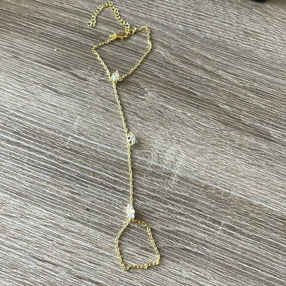 Elegant Hand Chain Bracelet N1027 - Picture 3 of 4